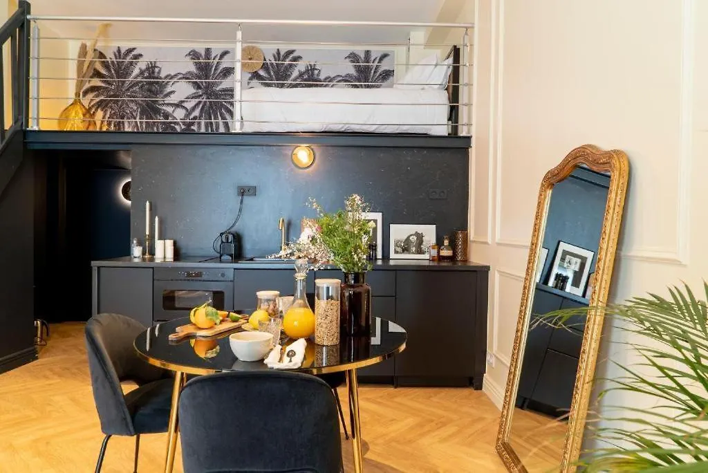 Suite Amalfi Lyon 0*,  France
